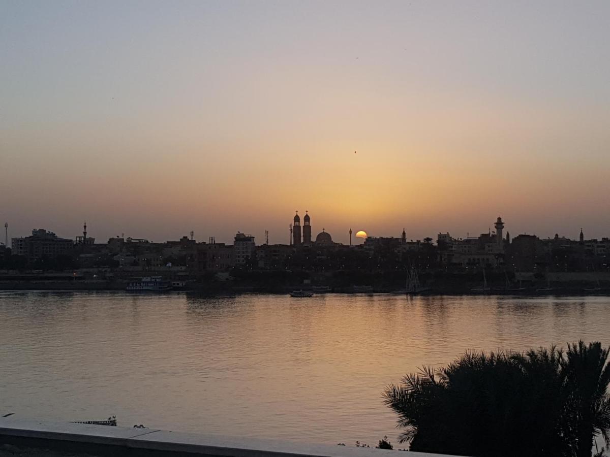Ferienwohnung Nile Sunrise Flats Luxor Exterior foto