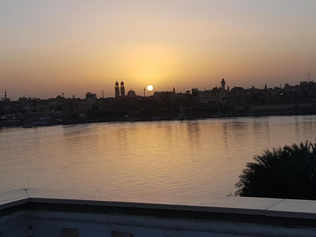 Ferienwohnung Nile Sunrise Flats Luxor Exterior foto