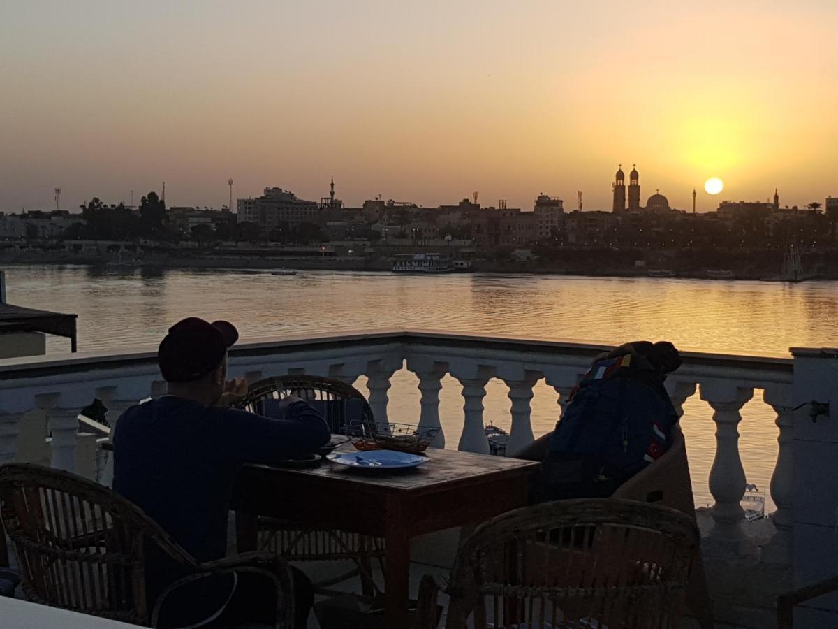 Ferienwohnung Nile Sunrise Flats Luxor Exterior foto